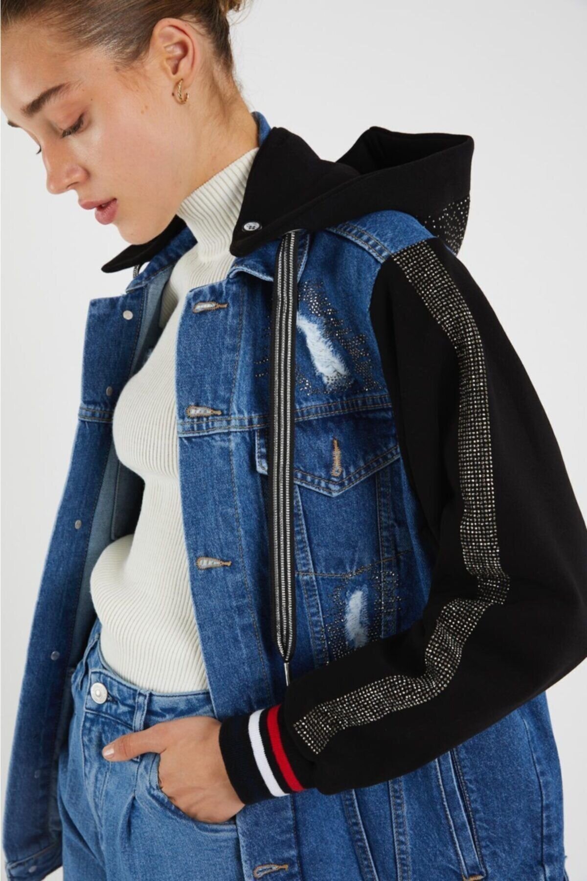 Denim Ve 3 Iplik Garnili Taş Işlemli Kapşonlu Kadın Kot Ceket