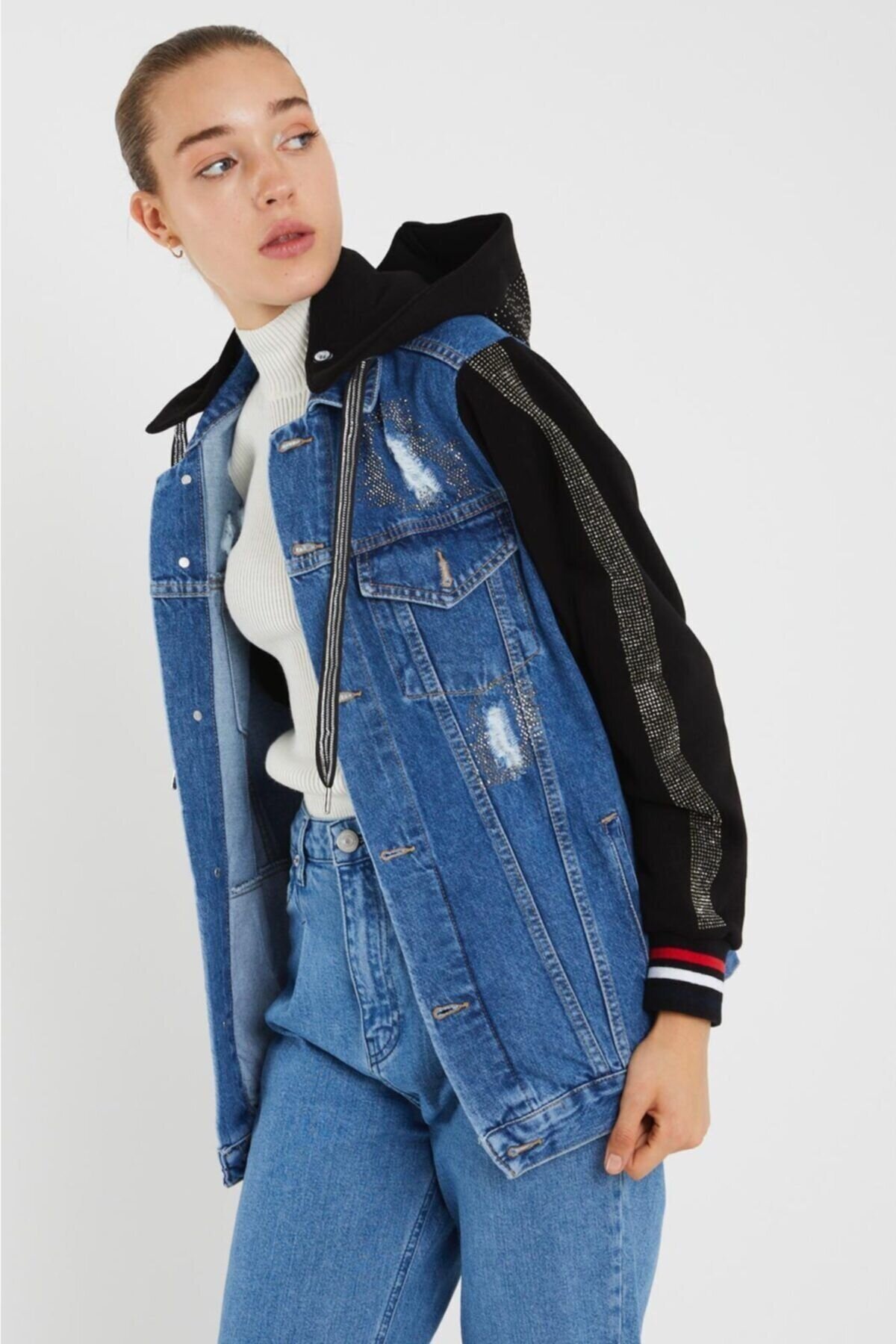 Denim Ve 3 Iplik Garnili Taş Işlemli Kapşonlu Kadın Kot Ceket