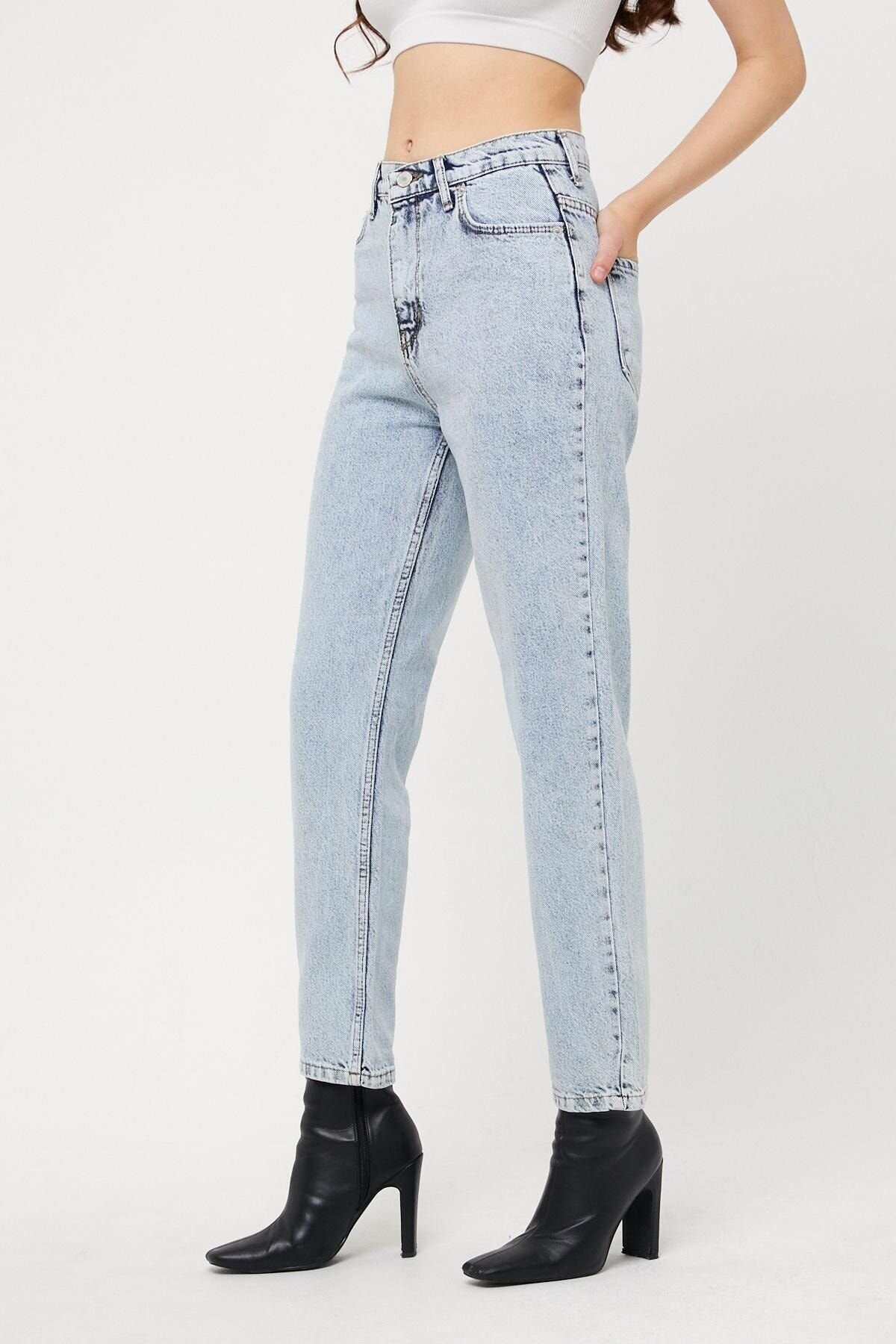 Kadın Jeansvibe Mom Fit Yüksek Bel Dar Paça Buz Mavi Kot Pantolon