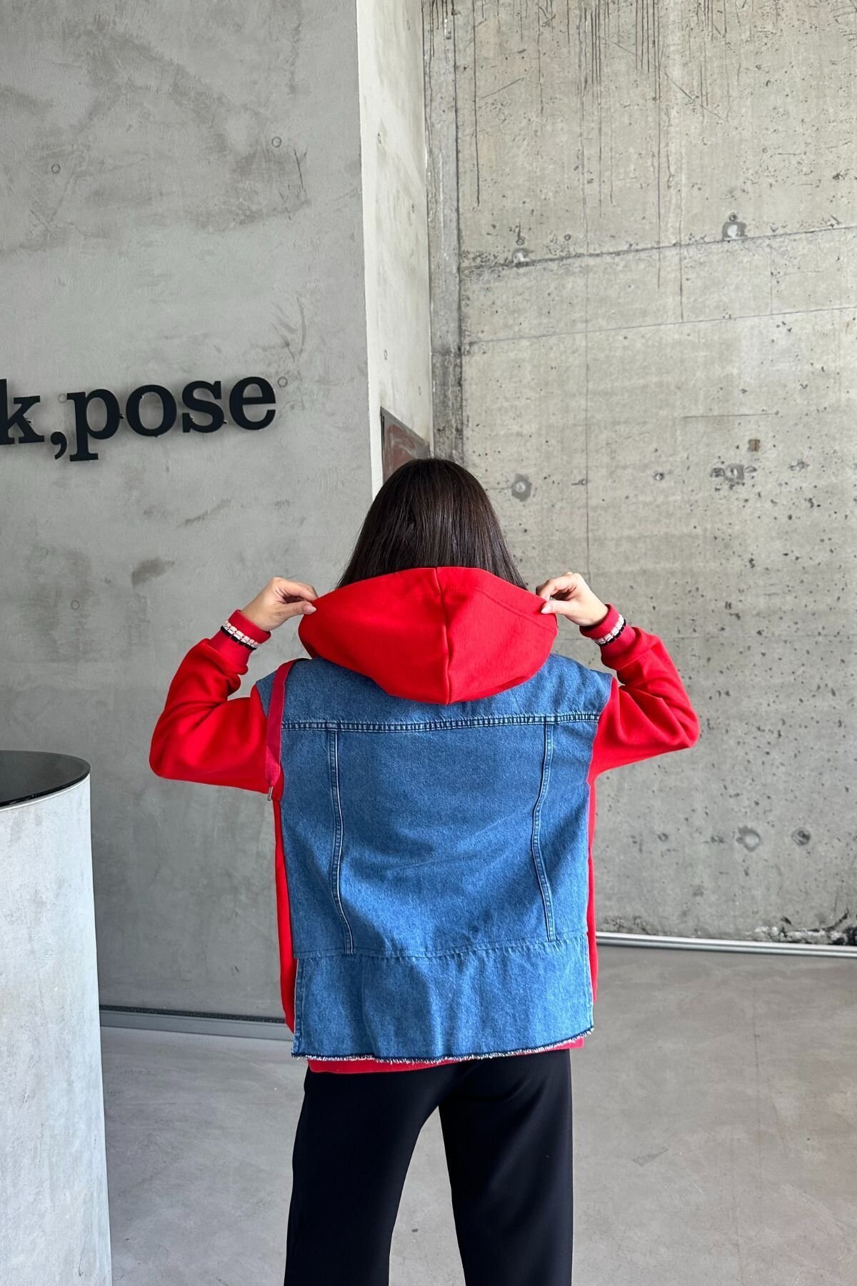 Kadın Kapşonlu Fermuarlı Kot Garnili Relax Fit Kırmızı Cepli Sweatshirt