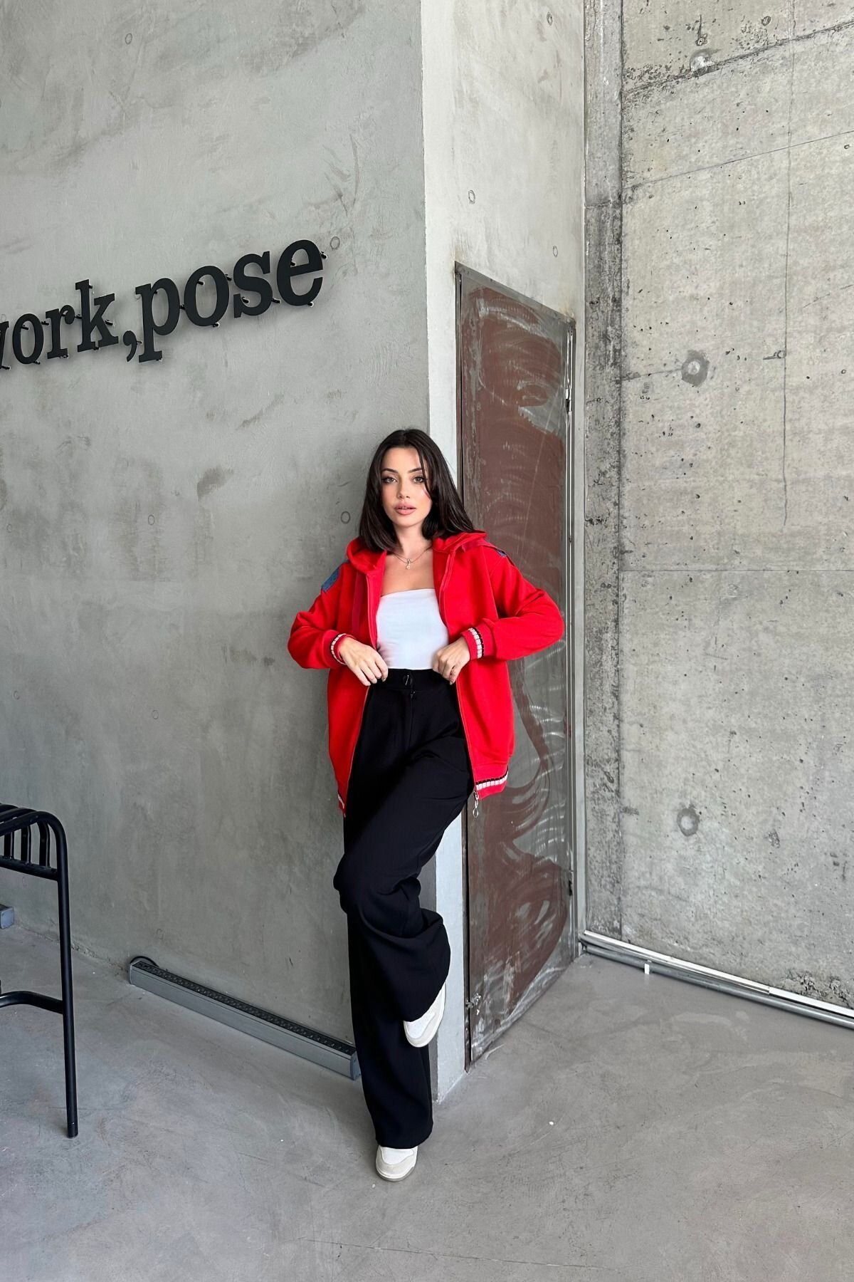 Kadın Kapşonlu Fermuarlı Kot Garnili Relax Fit Kırmızı Cepli Sweatshirt