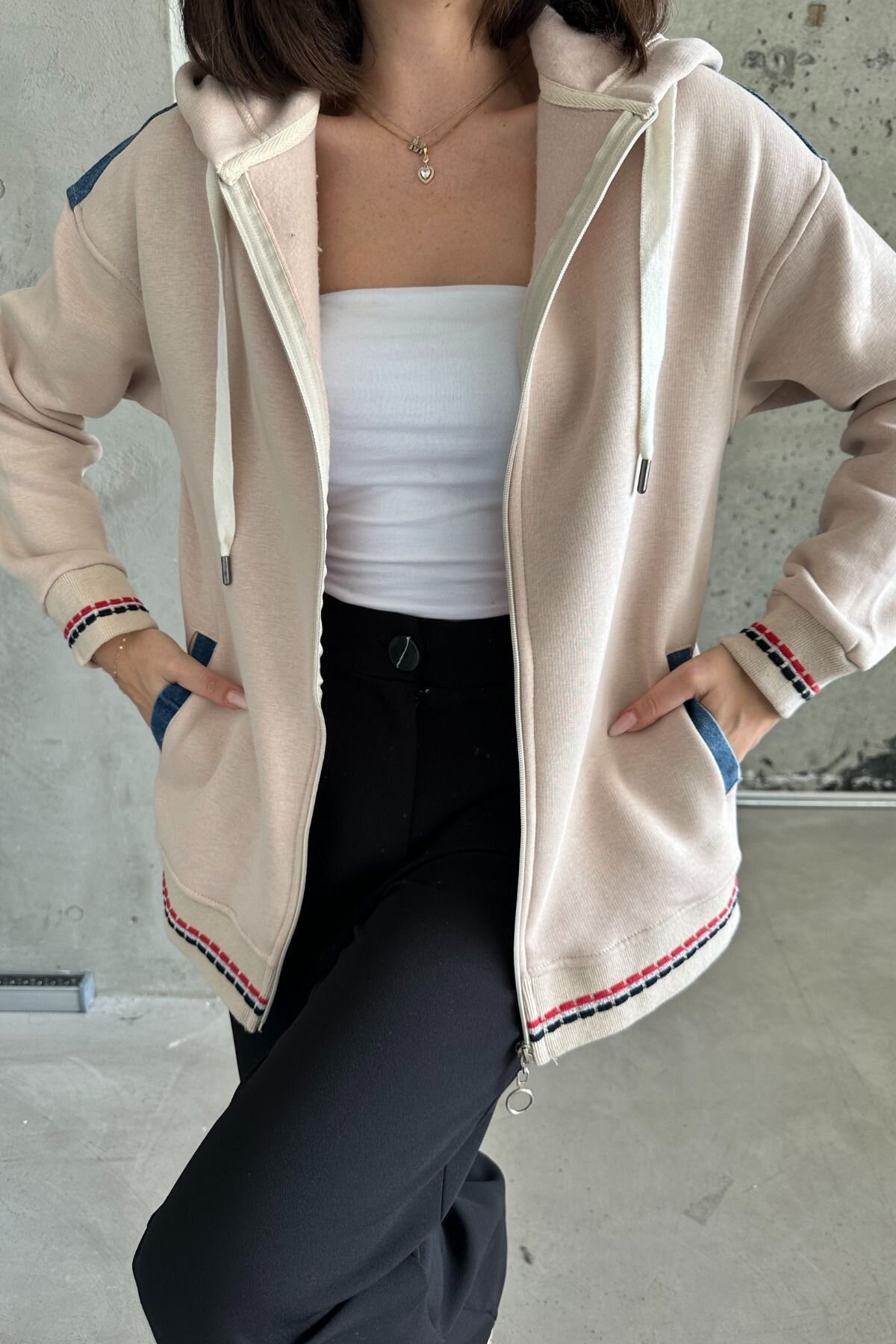 Kadın Kapşonlu Fermuarlı Kot Garnili Relax Fit Krem Cepli Sweatshirt