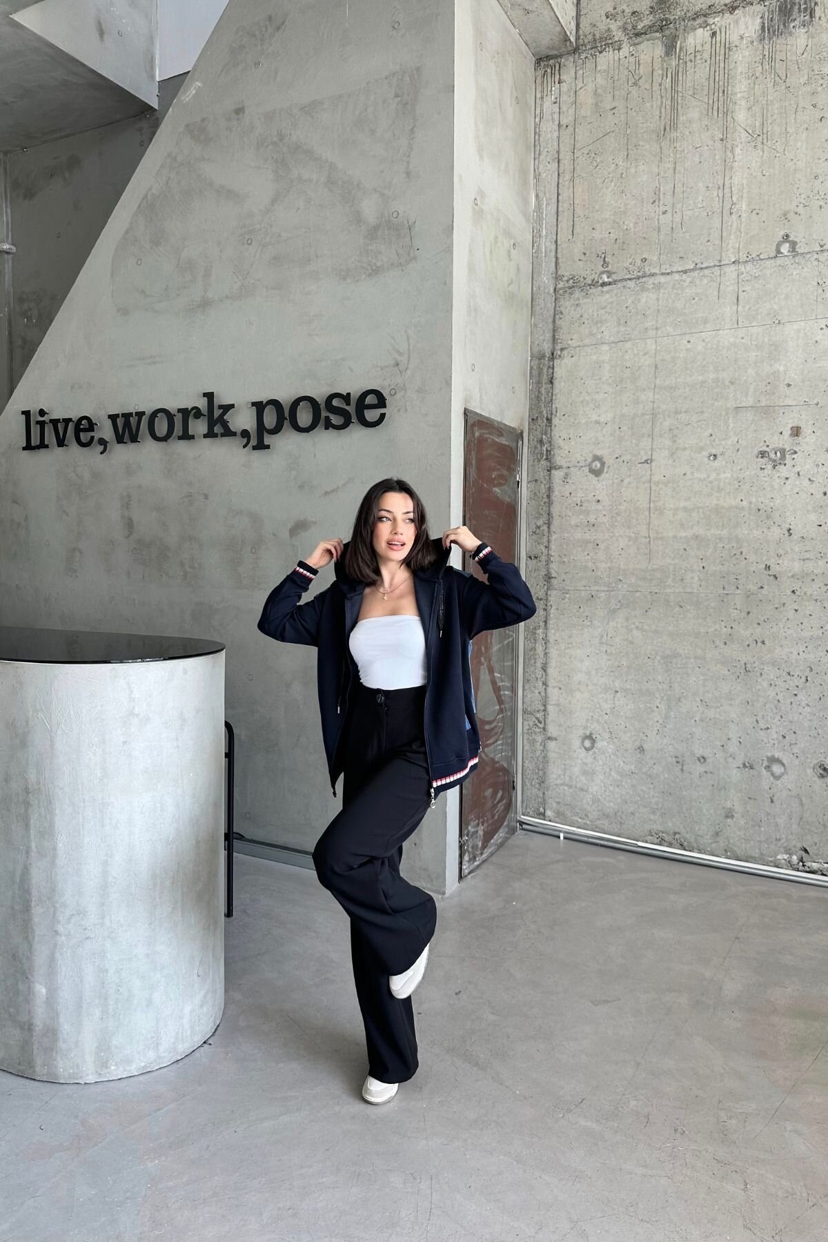 Kadın Kapşonlu Fermuarlı Kot Garnili Relax Fit Siyah Cepli Sweatshirt