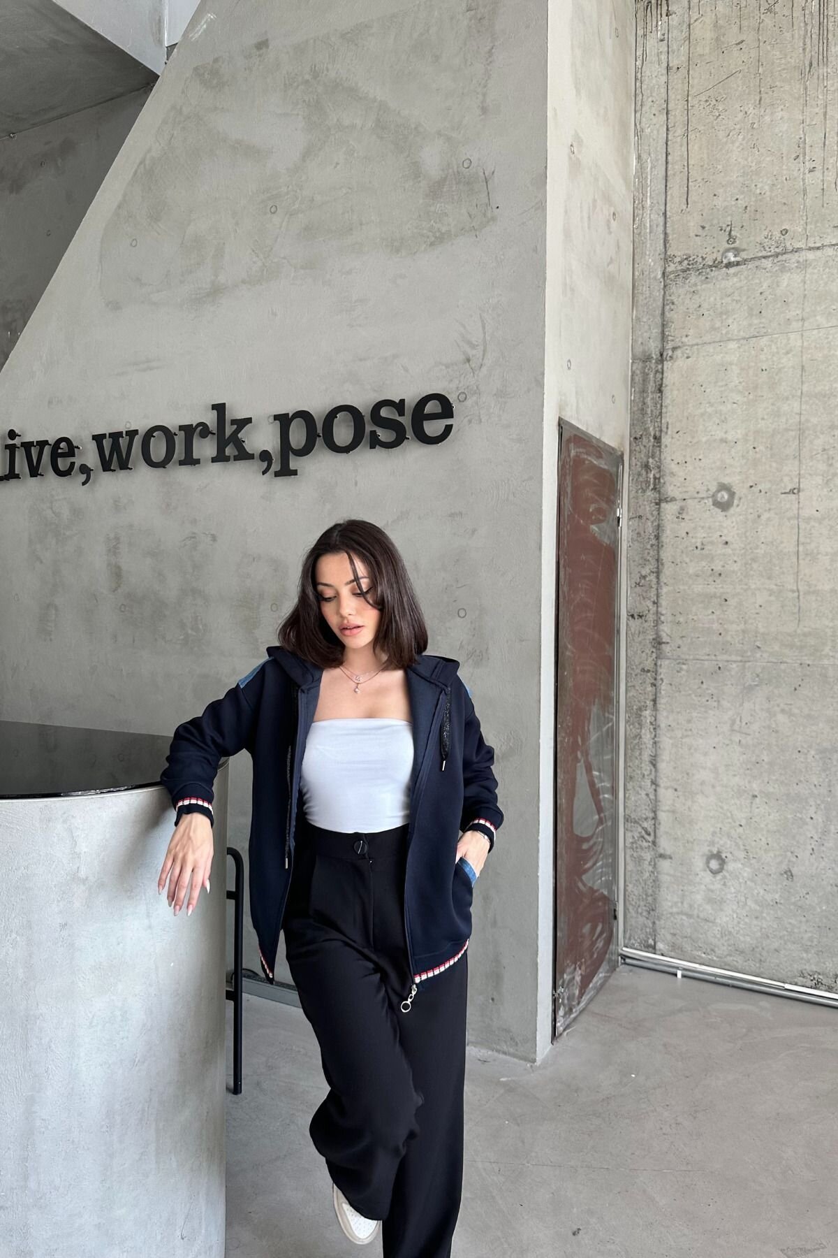 Kadın Kapşonlu Fermuarlı Kot Garnili Relax Fit Siyah Cepli Sweatshirt