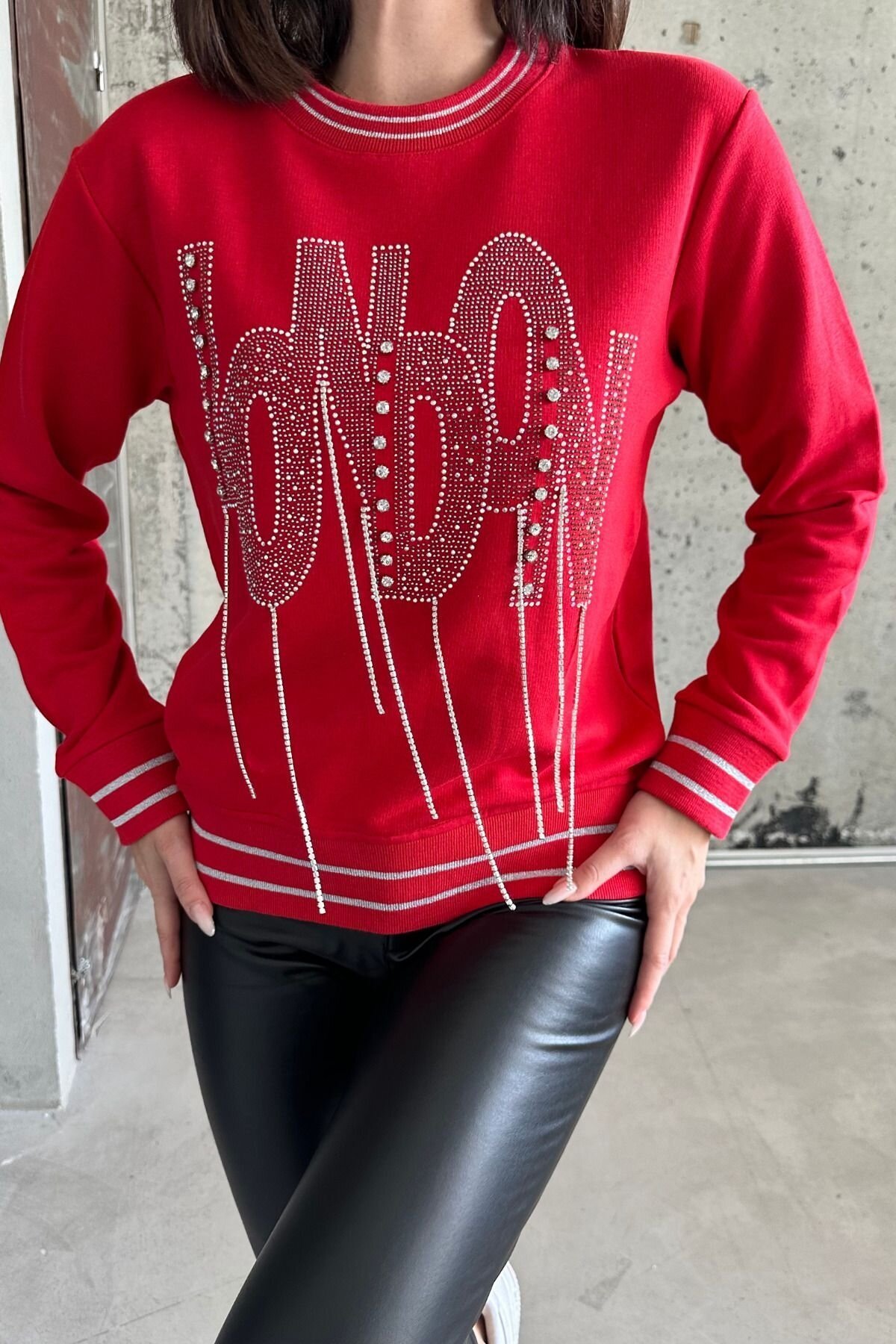 Kadın Minimalist Taşlı London Baskılı Relak Fit Kırmızı Sweatshirt