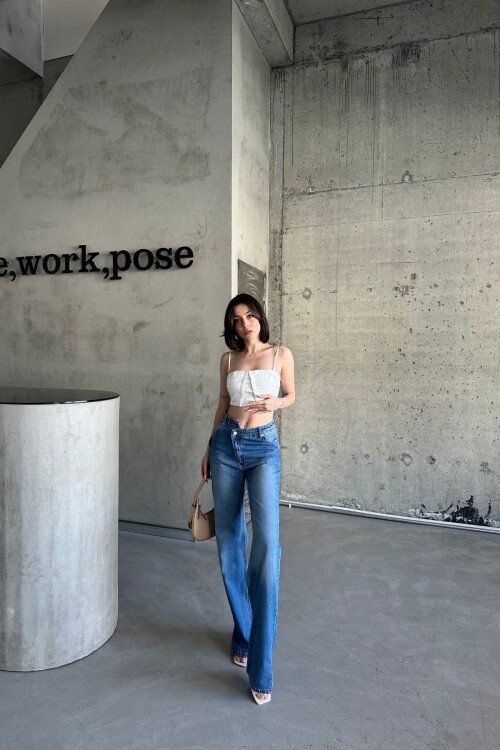 Kadın Bel Detaylı Yüksek Bel Yırtmaçlı Bol Paça Mavi Kot Pantolon