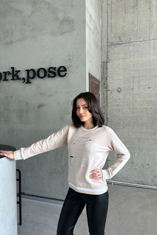 Kadın Bisiklet Yaka Minimalist Taşlı Işlemeli Relax Fit Bej Sweatshirt